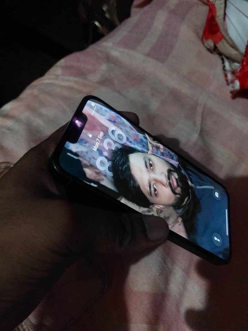 Apple iPhone 13 2
