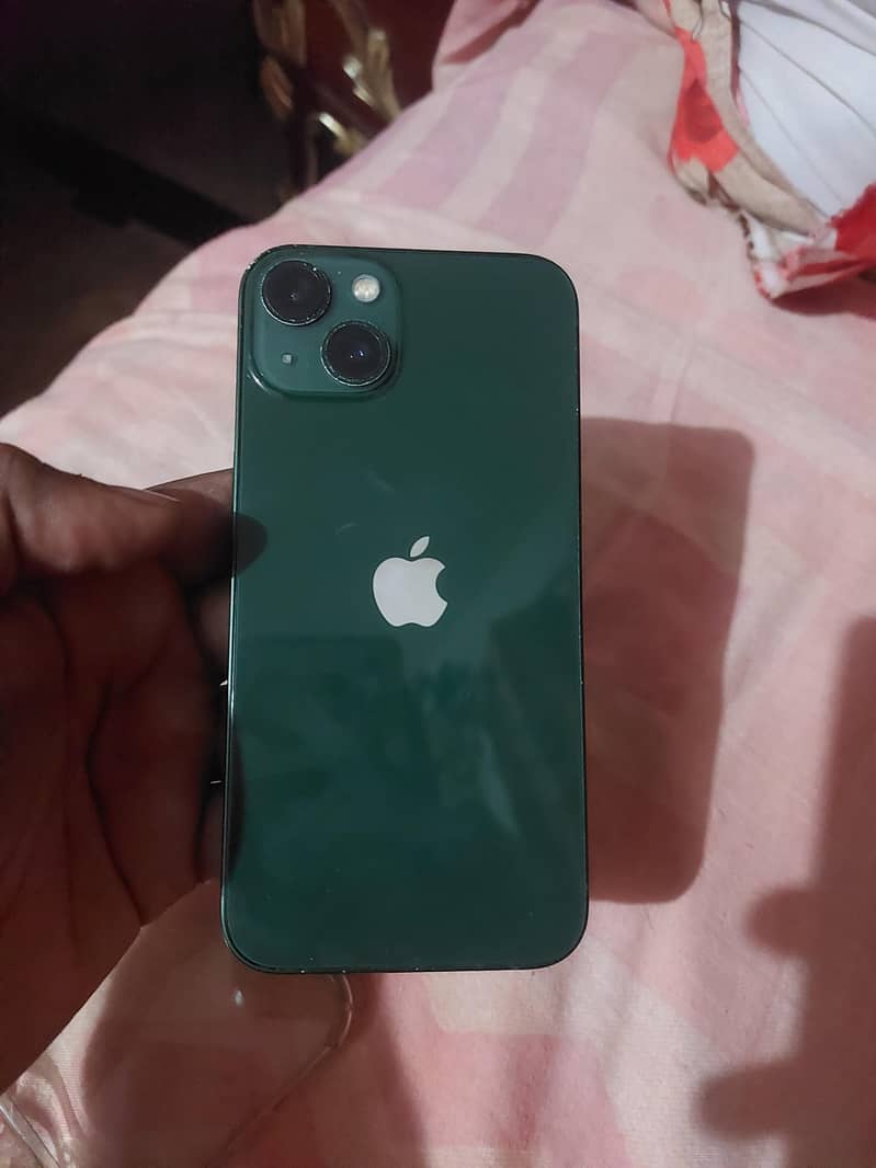 Apple iPhone 13 4