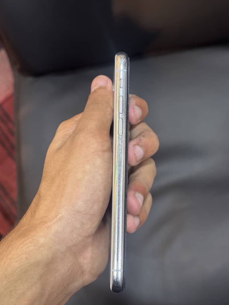 Apple iPhone X 3