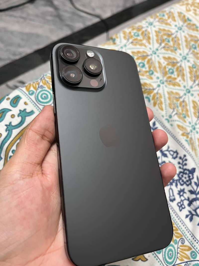 Apple iPhone 16 Pro Max 0