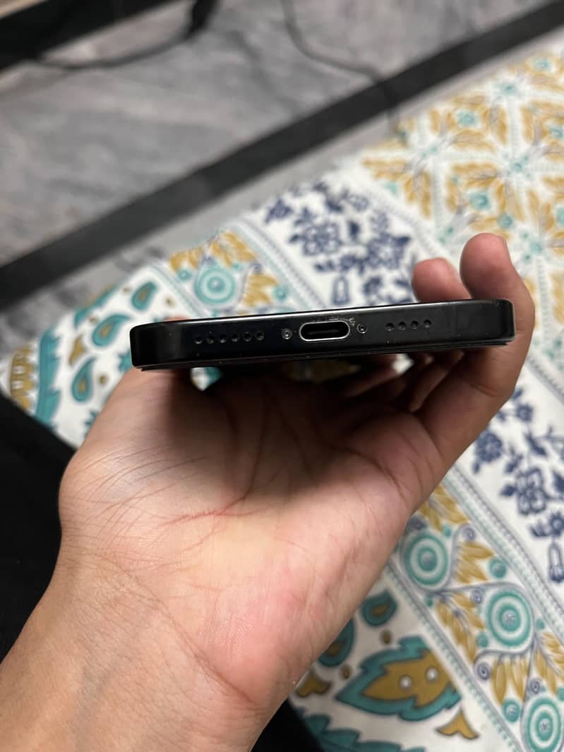 Apple iPhone 16 Pro Max 2