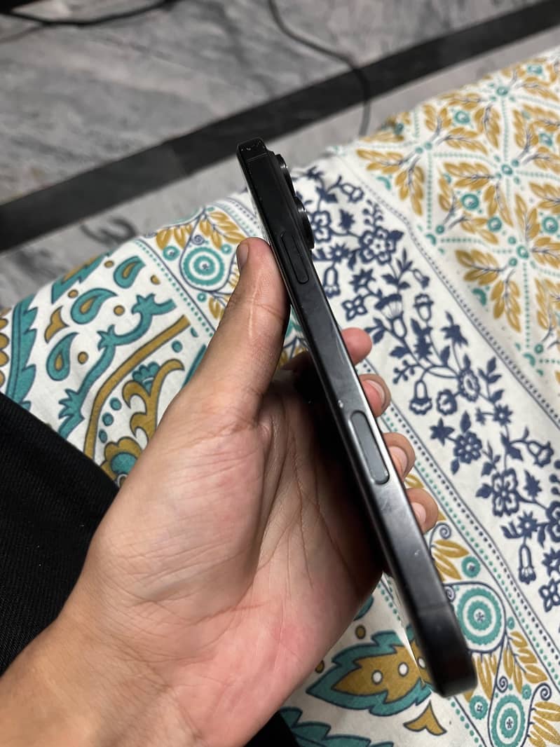 Apple iPhone 16 Pro Max 3