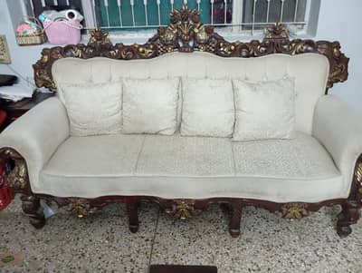 neat and clean sofa 5 seater