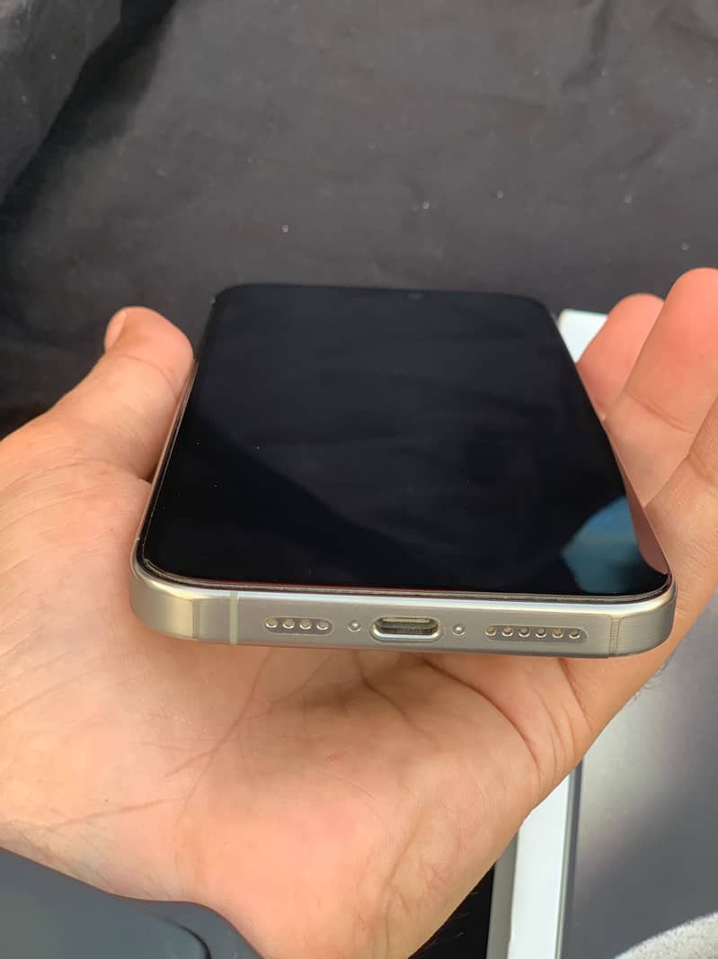 Apple iPhone 15 Pro Max 8
