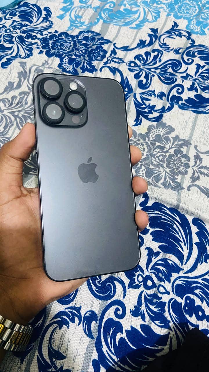 Apple iPhone 14 Pro Max 1