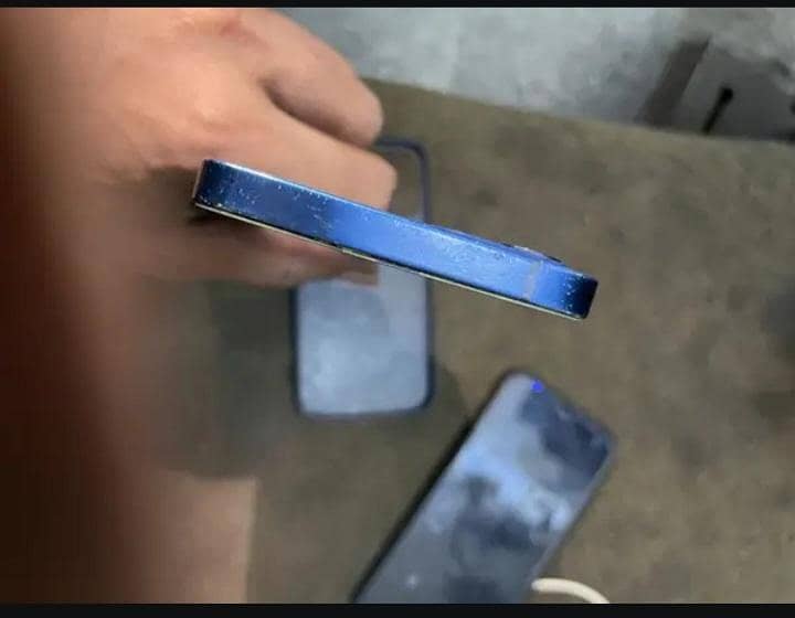 Apple iPhone 12 2