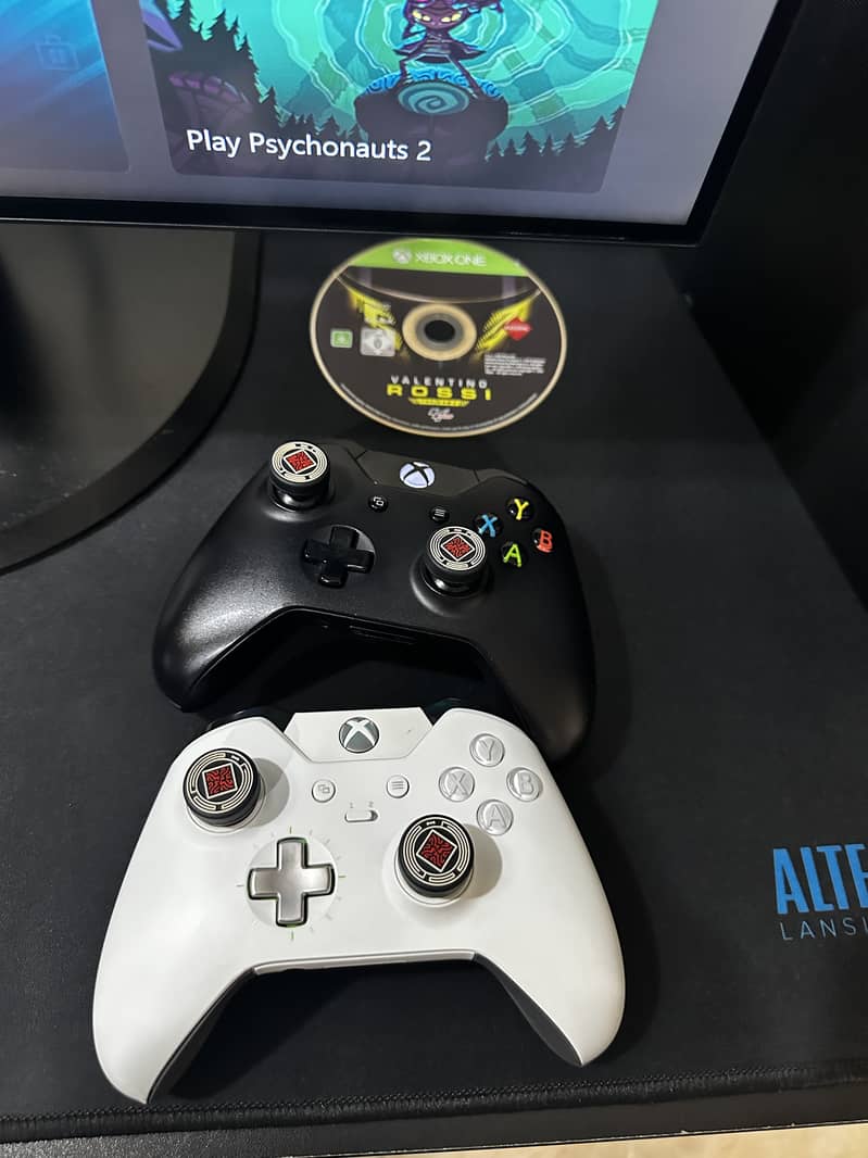 Xbox one x 2 controllers 5