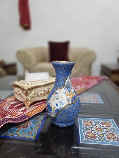 dicopage clay vase