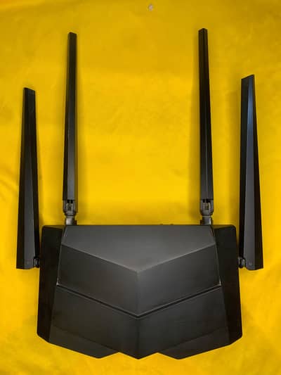 Tenda AC8 AC1200 Dual Band WiFi Router – 4 Antenna – 4 Months Used