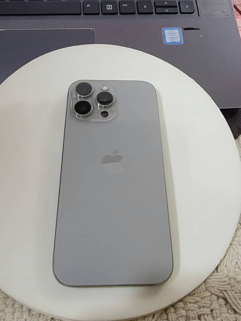 Apple iPhone 16 Pro Max 0
