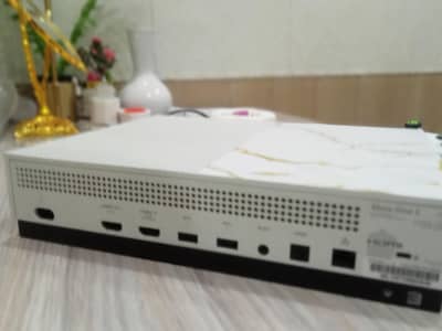 Xbox one s with one original controller and batteries and their charge