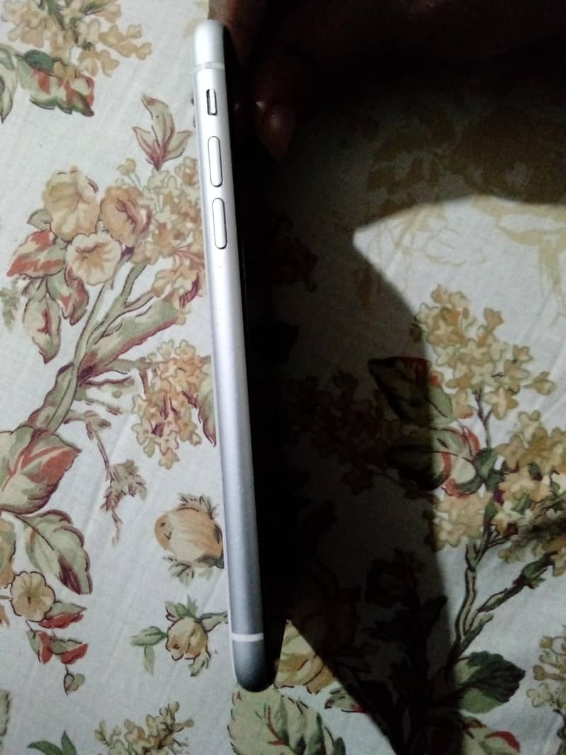 iPhone XR 4