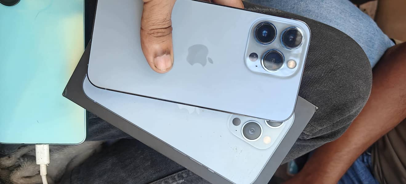 iphone 13pro. 1