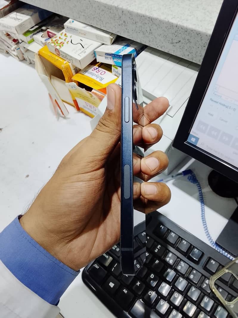 Apple iPhone 12 3