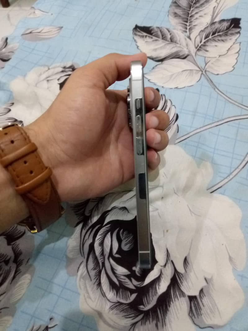 Apple iPhone 14 Pro 1