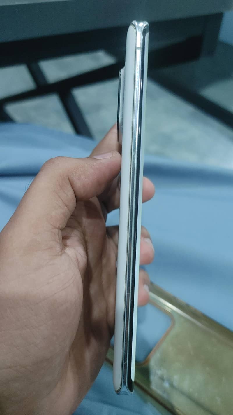 Sharp Aquos R5G 2