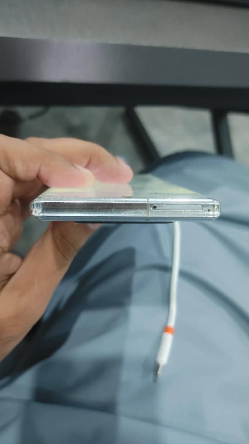 Sharp Aquos R5G 3