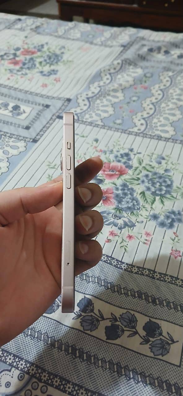 Apple iPhone 13 1