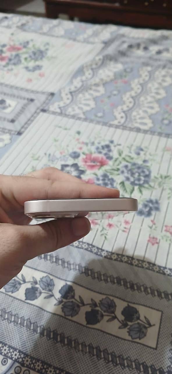 Apple iPhone 13 2
