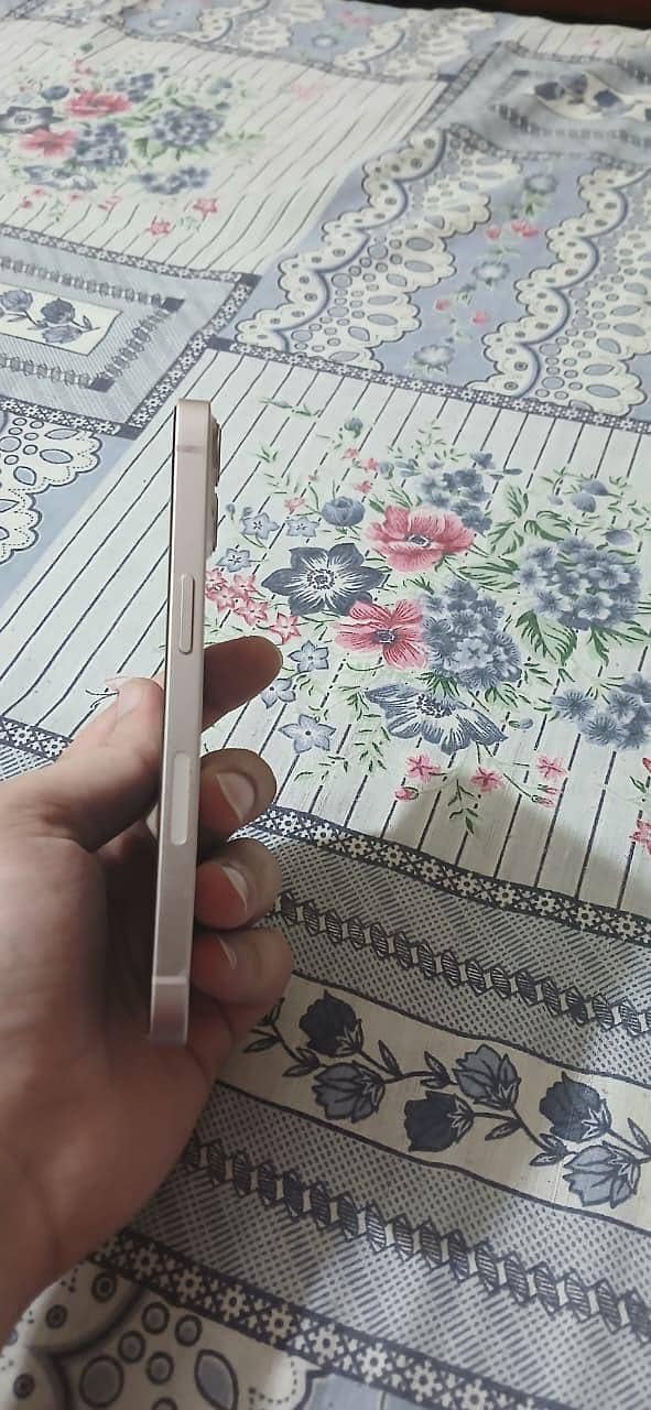 Apple iPhone 13 6