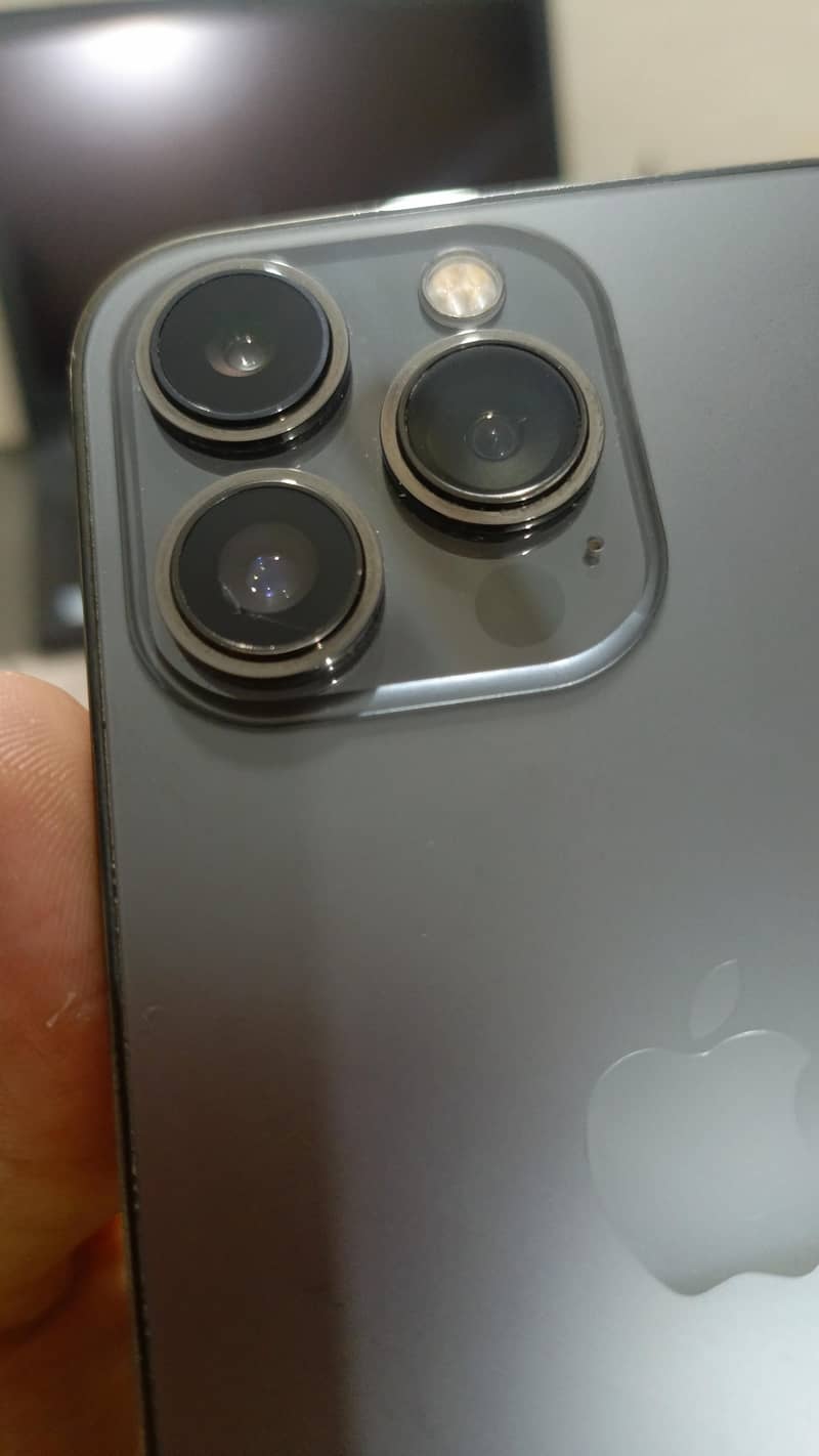 Apple iPhone 13 Pro 8
