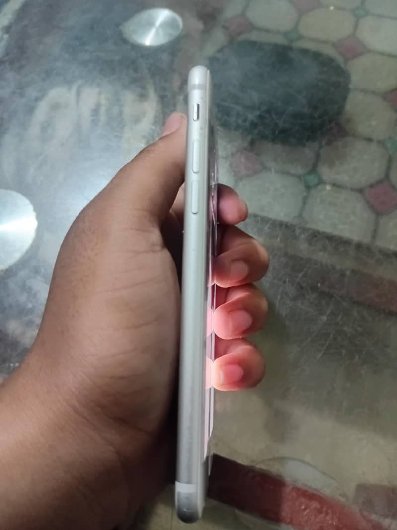 Apple iPhone 7 2