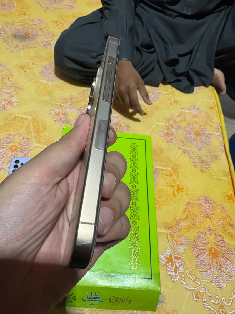 Apple iPhone 16 Pro 3