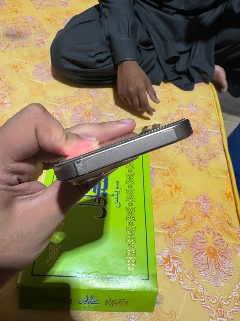 Apple iPhone 16 Pro 4