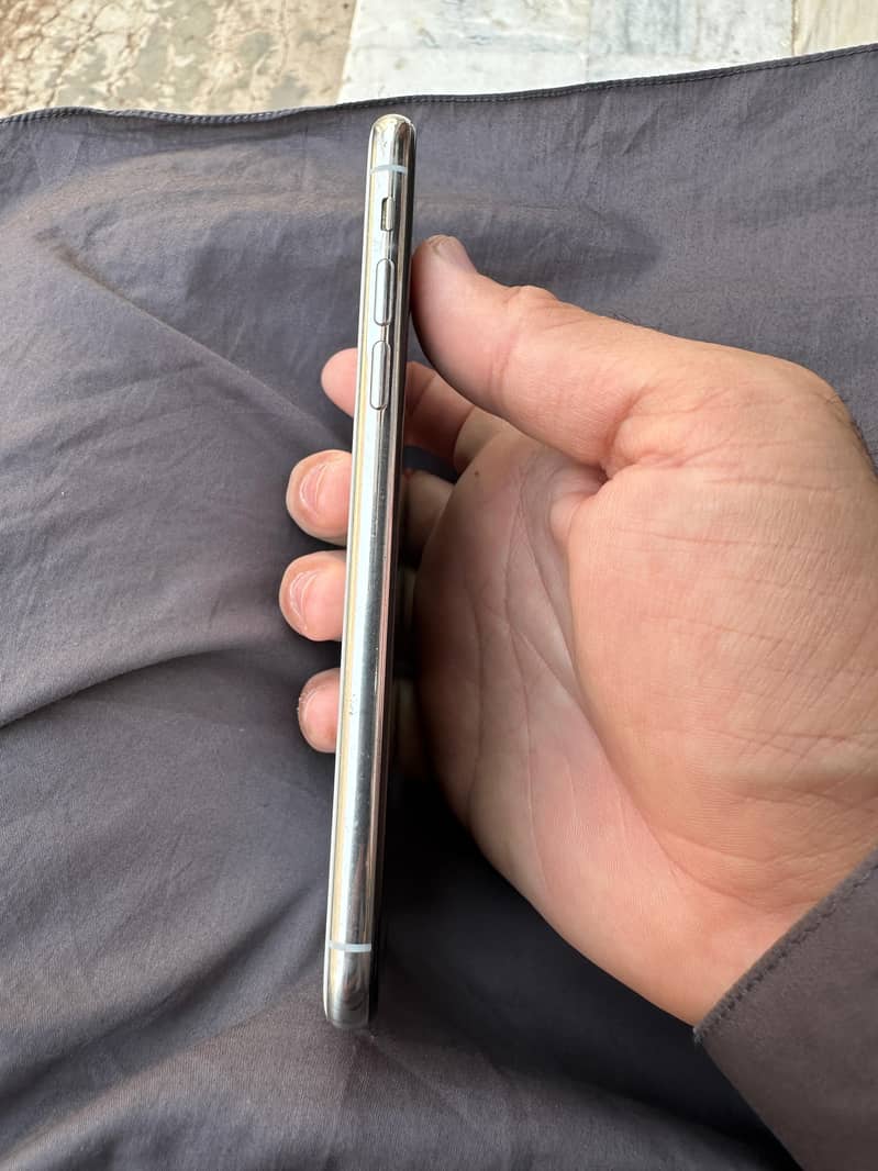 Apple iPhone X 3