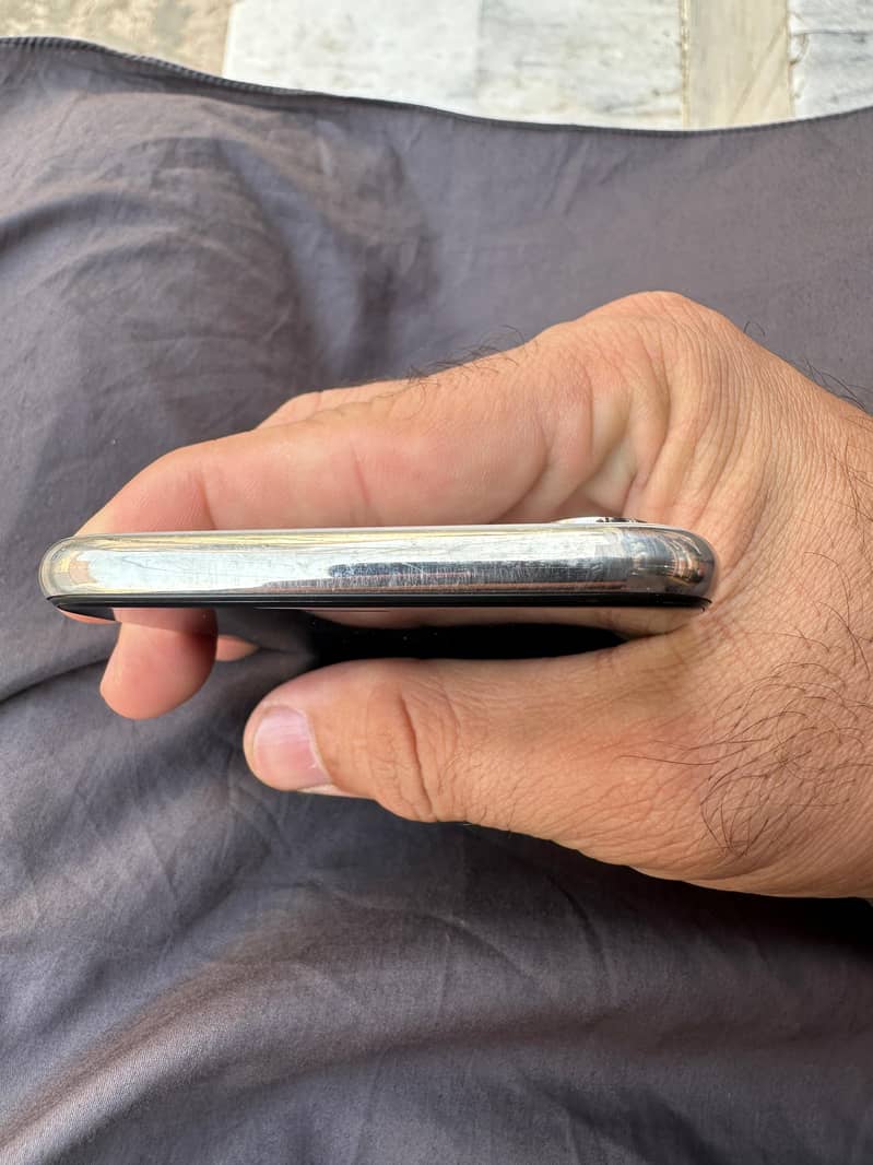 Apple iPhone X 5