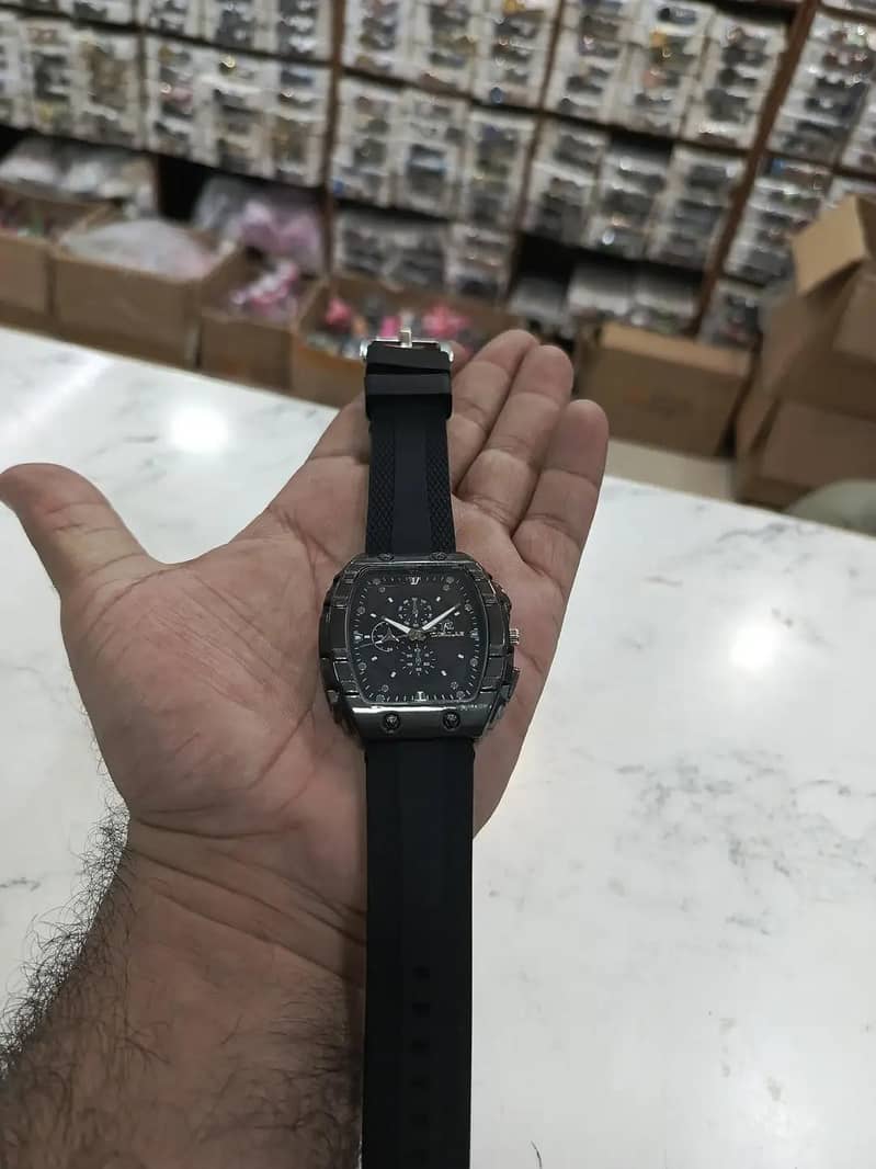 men watch 1