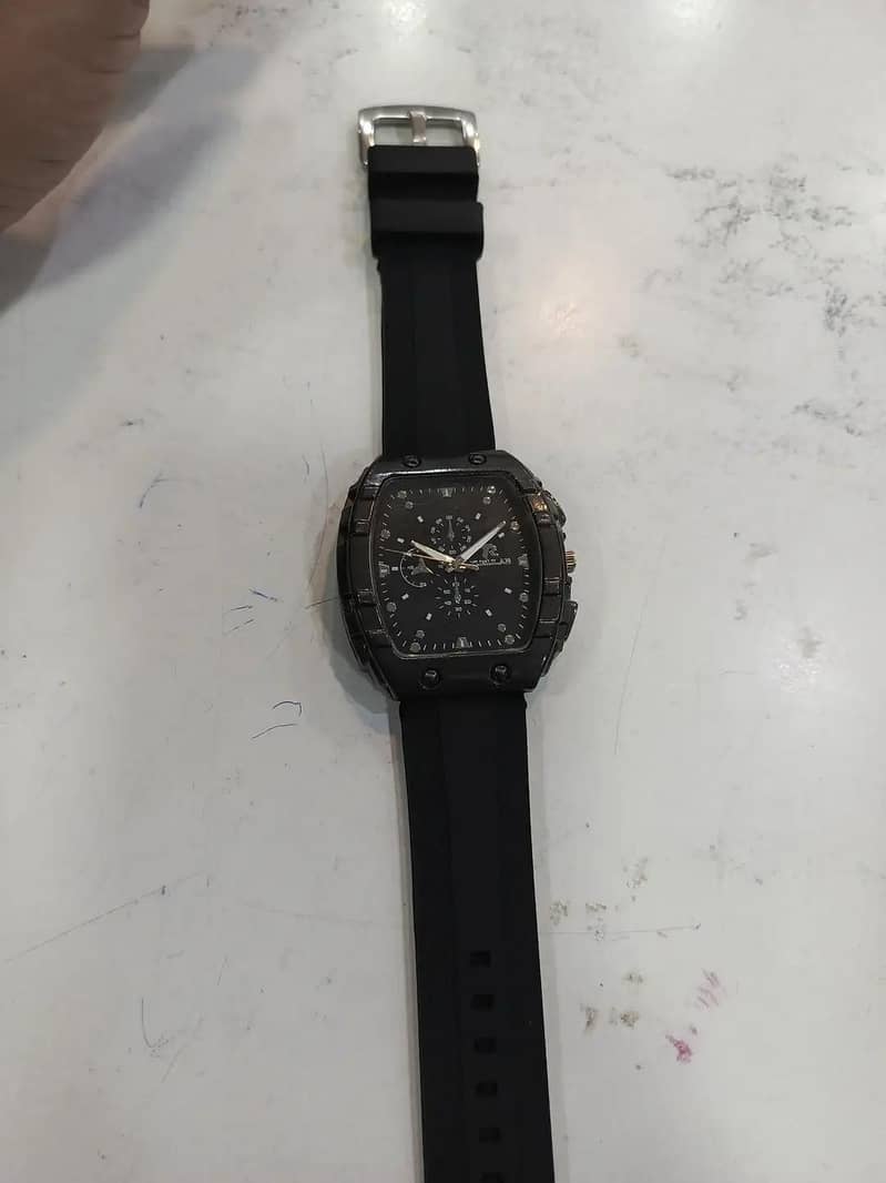 men watch 2