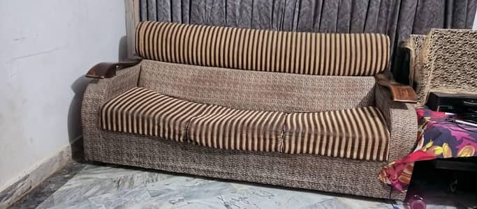 Sofas Set Urgent Sale kerna Hai