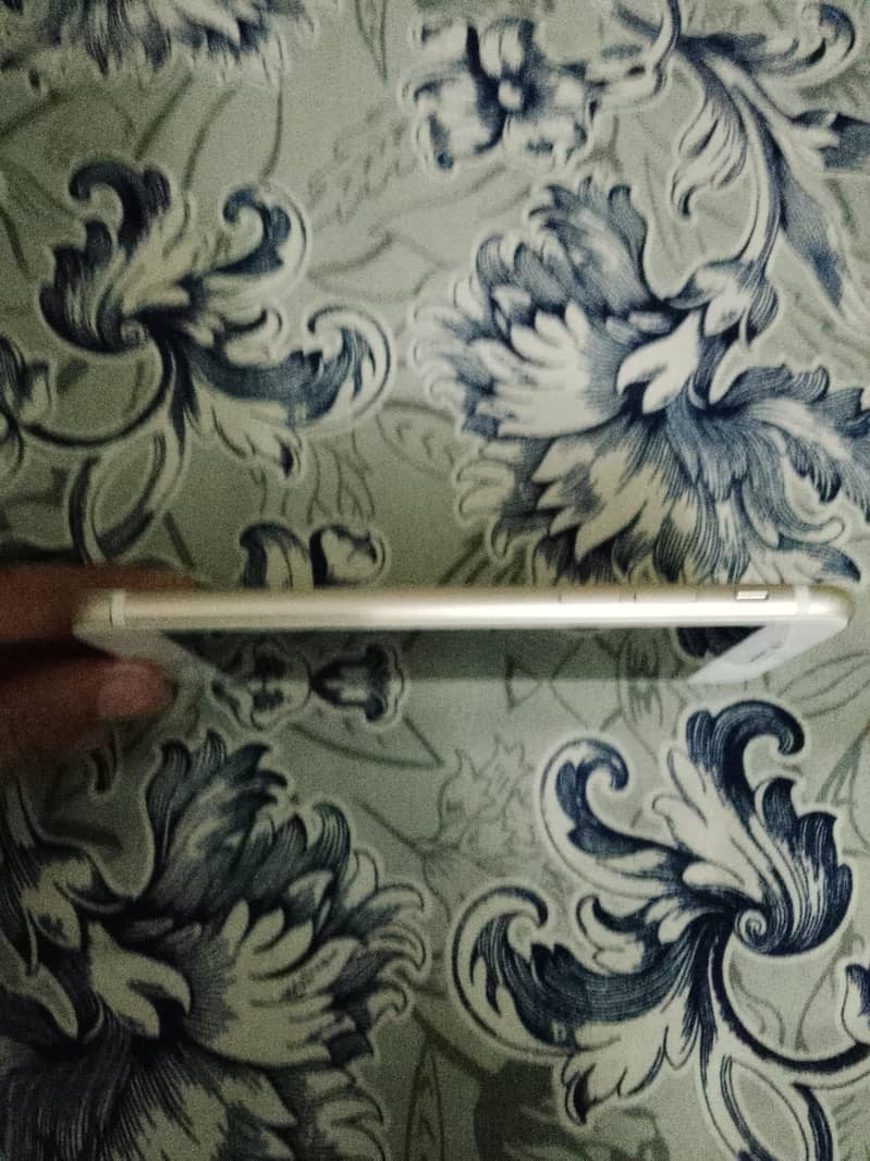 Apple iPhone 7 Plus 2