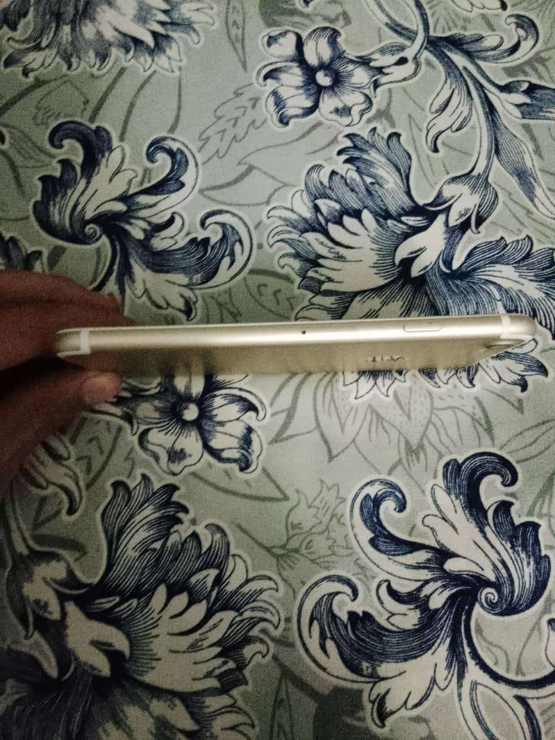 Apple iPhone 7 Plus 3