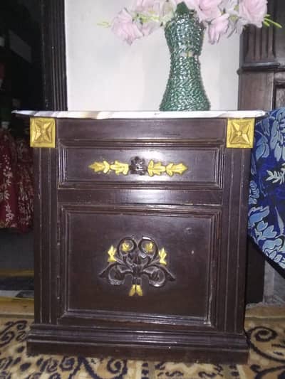 pure wood ka bana howa hai for urgent sale
