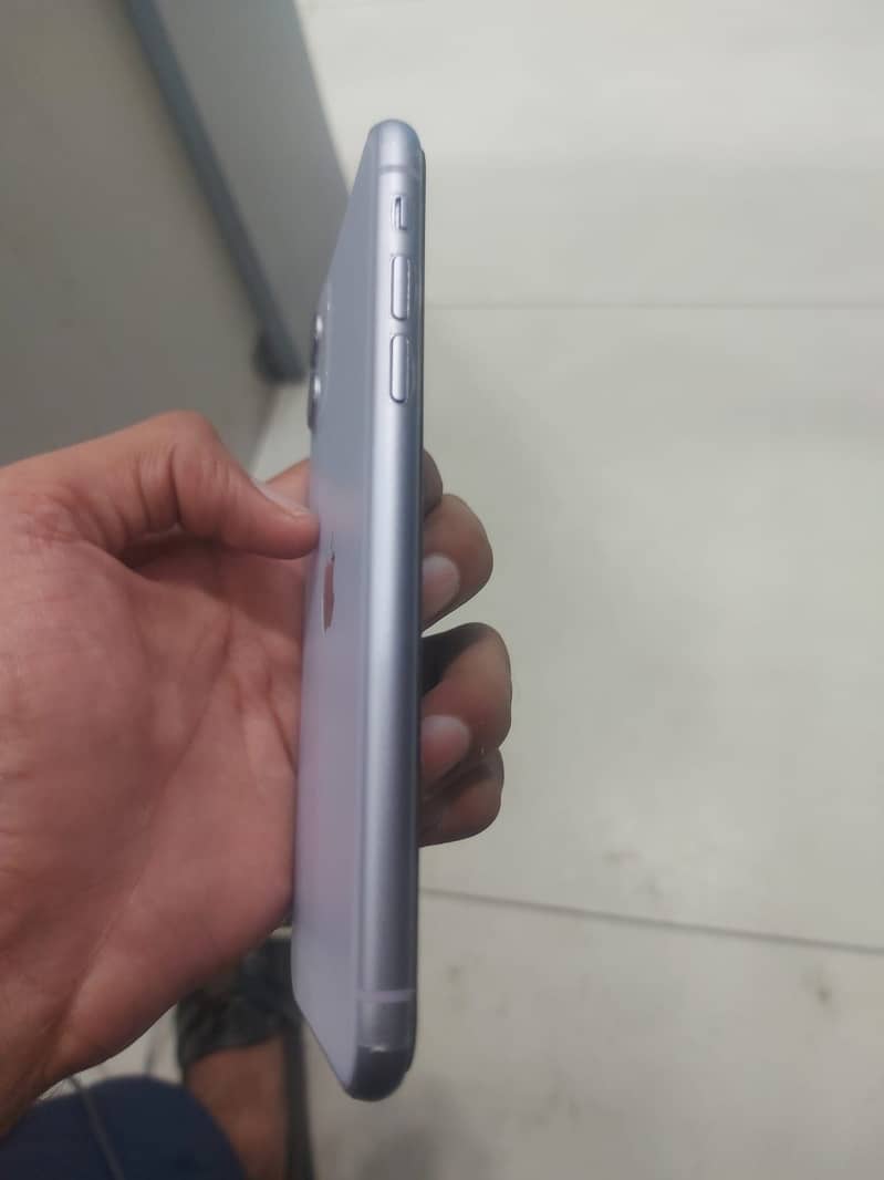 Apple iPhone 11 3