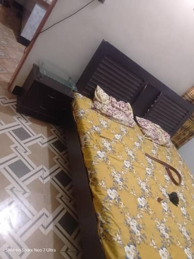 Used Bed & Almari for sale alongside with Matress