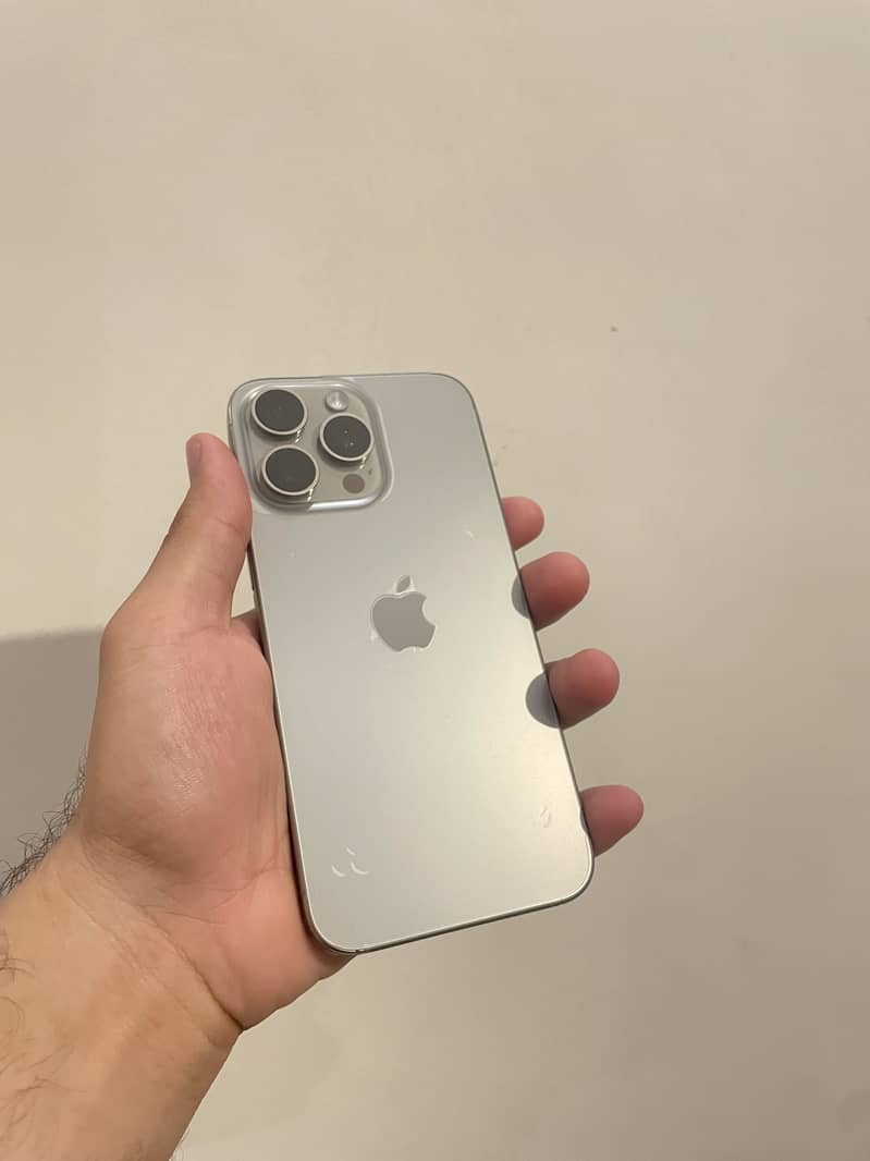 Apple iPhone 15 Pro Max 0