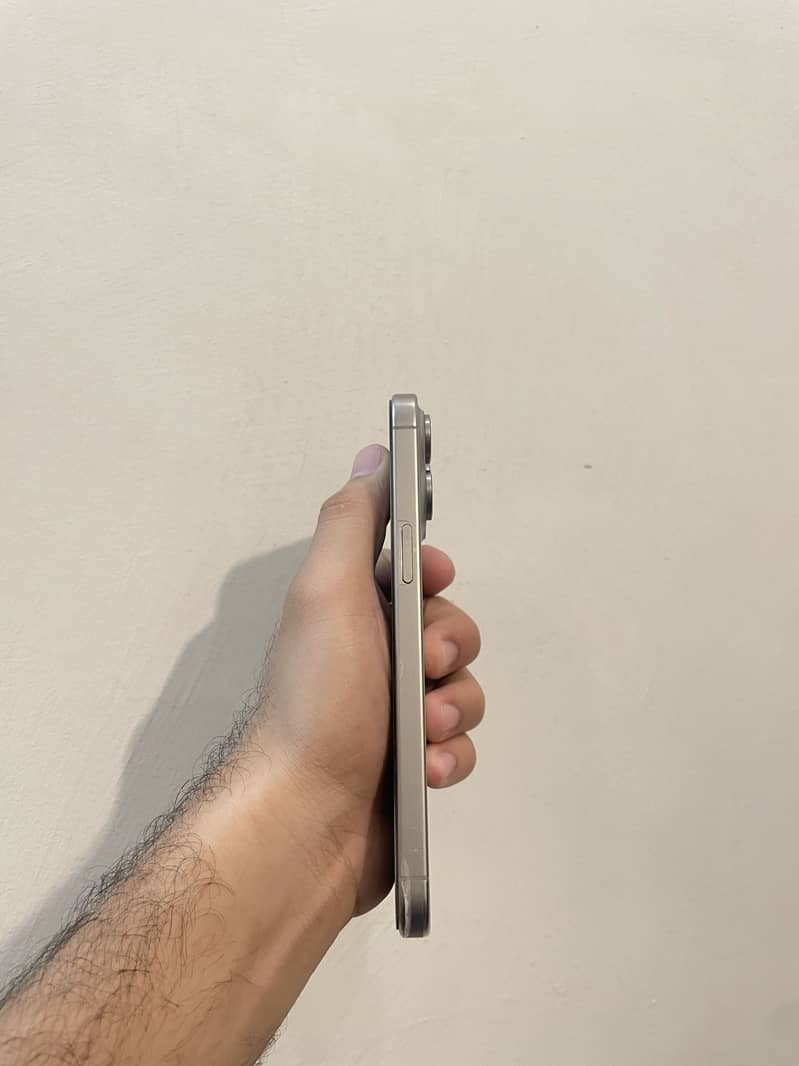 Apple iPhone 15 Pro Max 3