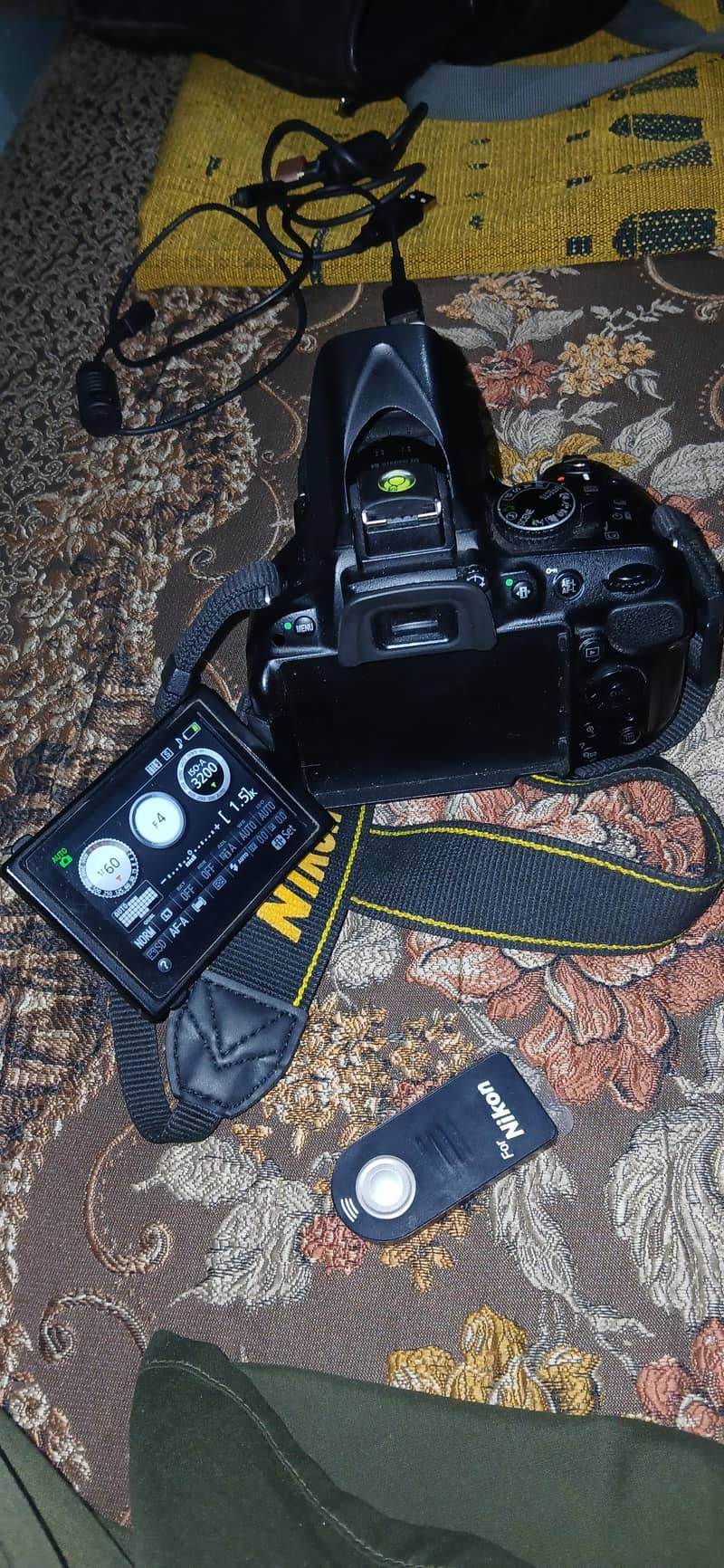 Nikon D5200 Foldable Screen 1