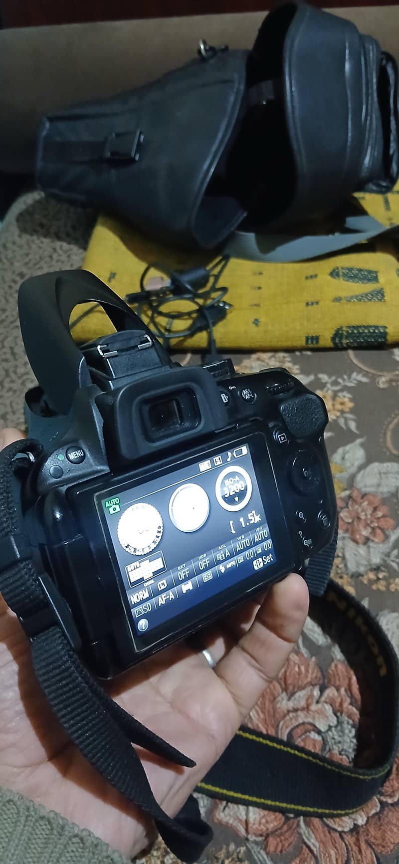 Nikon D5200 Foldable Screen 4