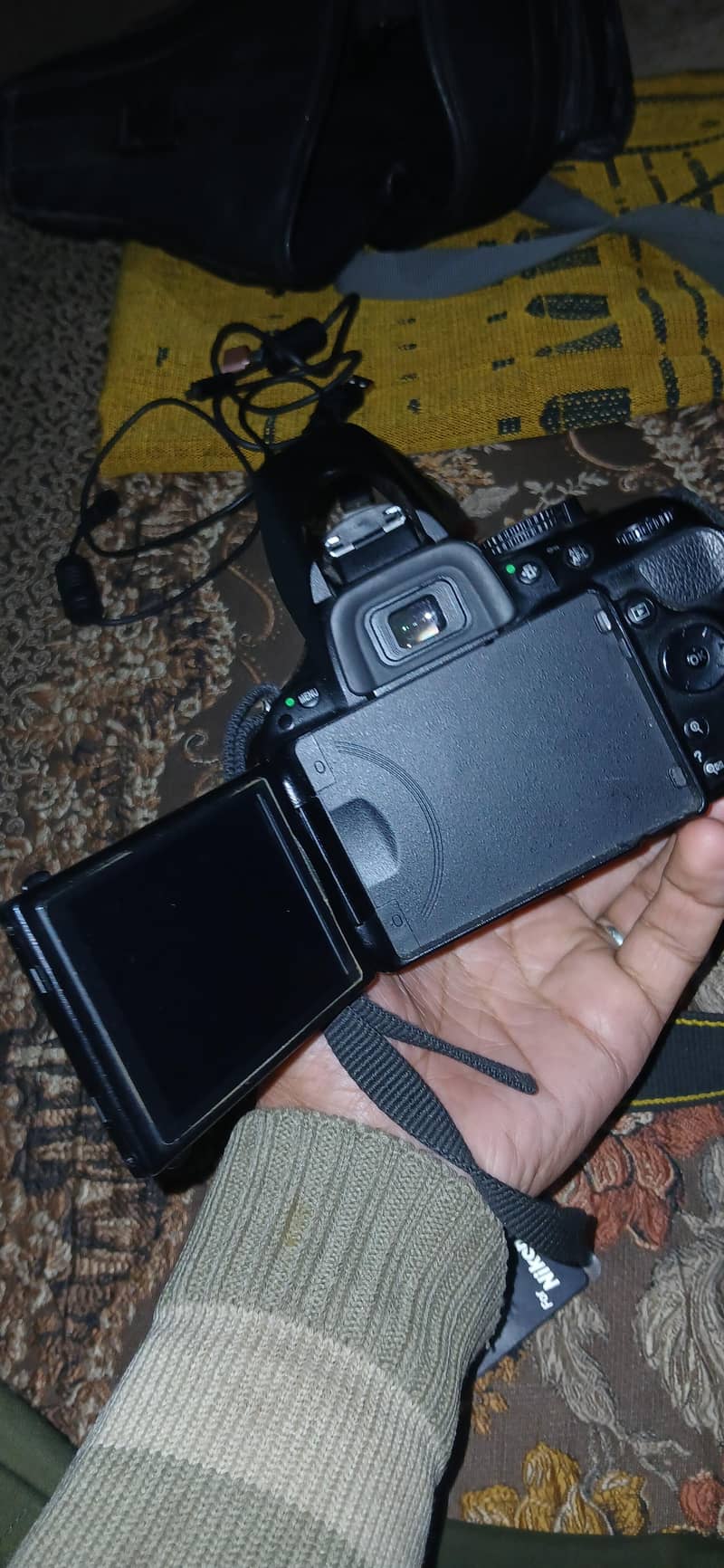 Nikon D5200 Foldable Screen 10