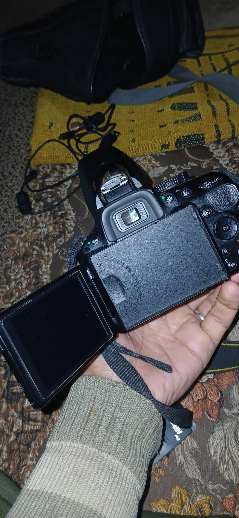 Nikon D5200 Foldable Screen 11