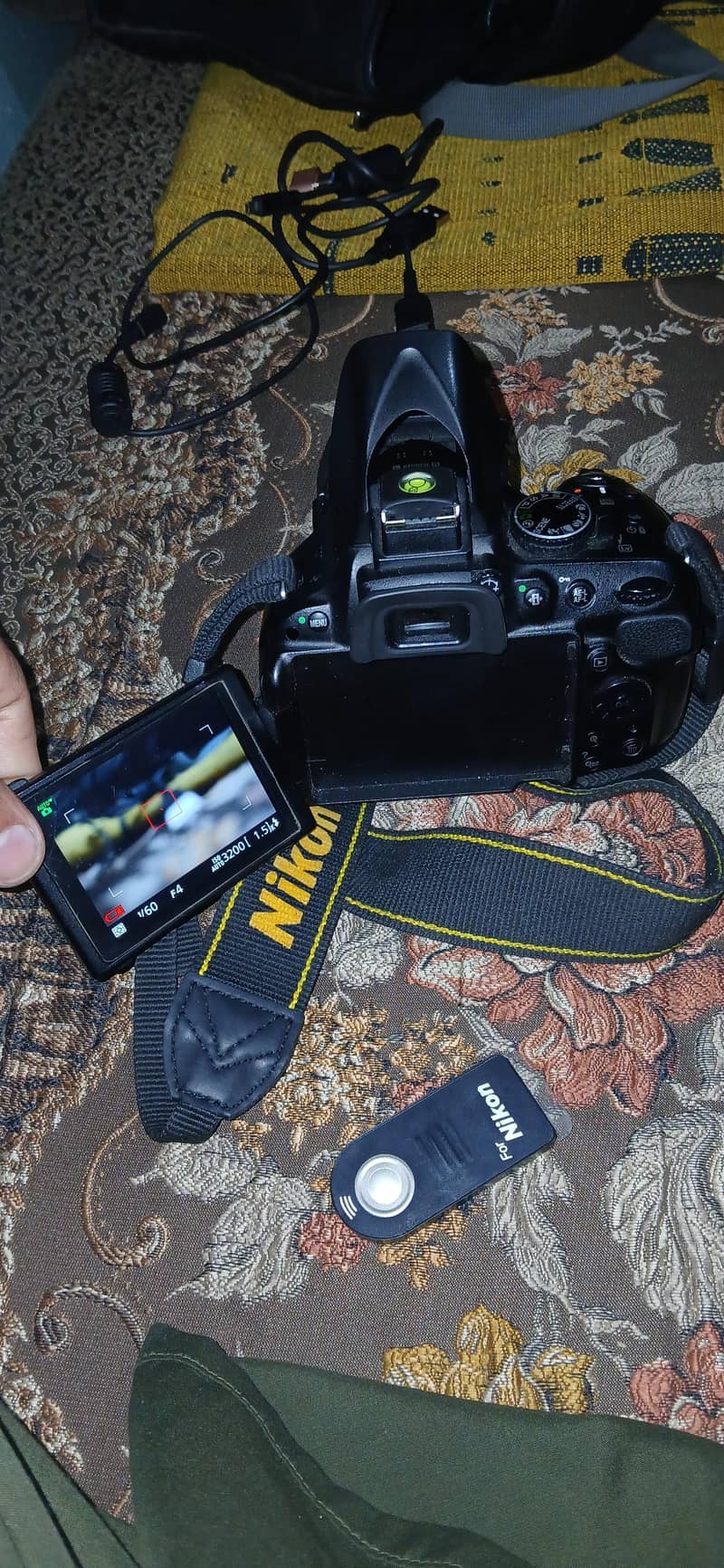 Nikon D5200 Foldable Screen 12