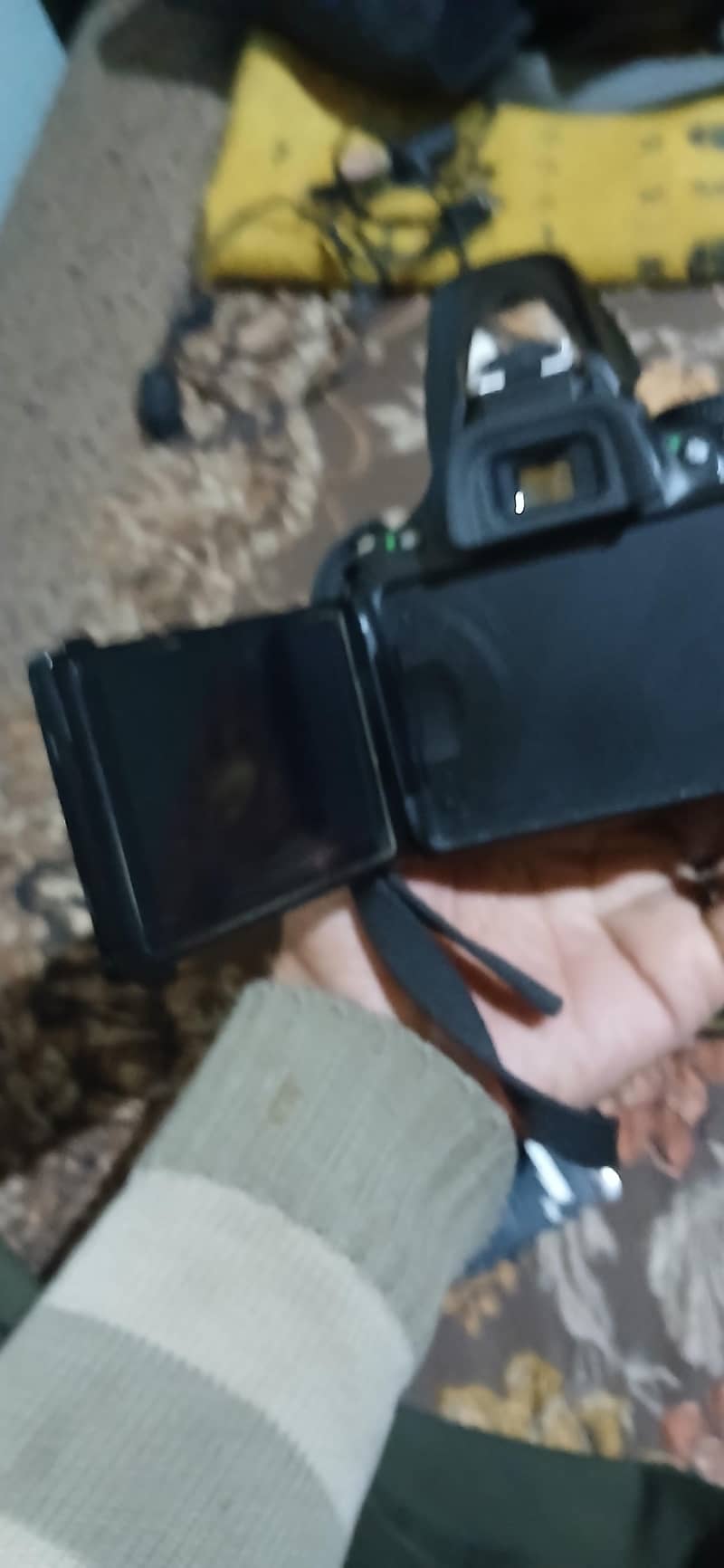 Nikon D5200 Foldable Screen 14