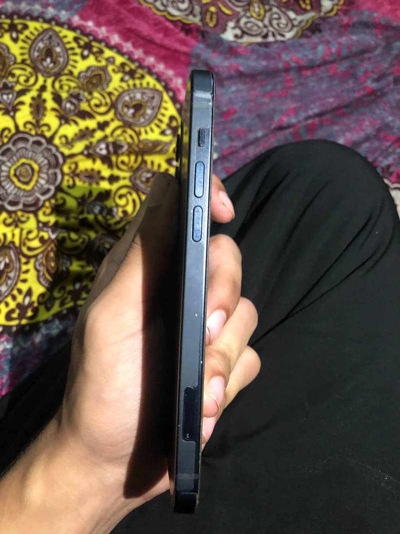 Apple iPhone 12 3