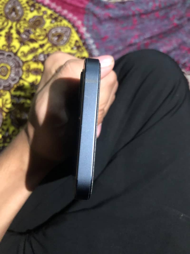 Apple iPhone 12 4
