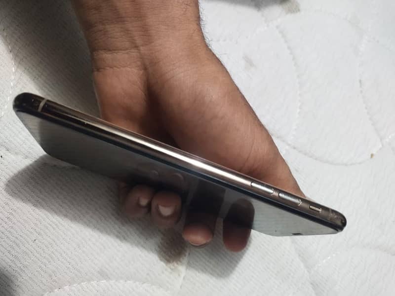 Apple iPhone XS Max 1