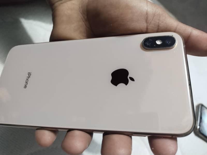 Apple iPhone XS Max 4